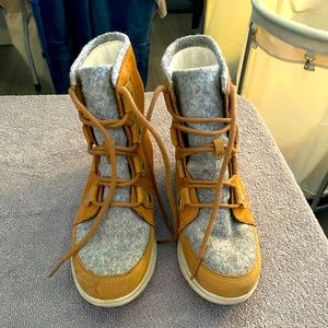 Women’s Sorel explorer boots size 8.5